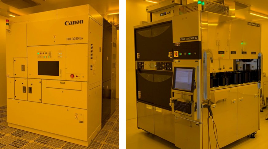 クリーンルームに設置されたCanon FPA-3030i5a（左）TEL Clean Track ACT-8Z（右）
